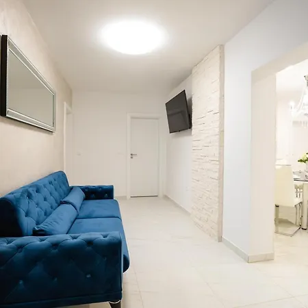 Laura Apartment