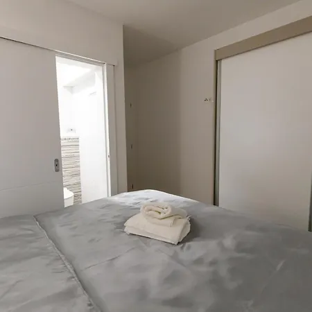 Laura Apartment *