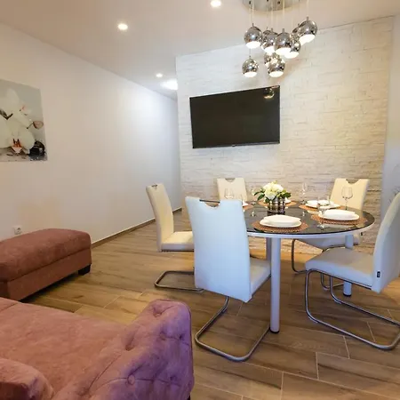 Laura Apartment