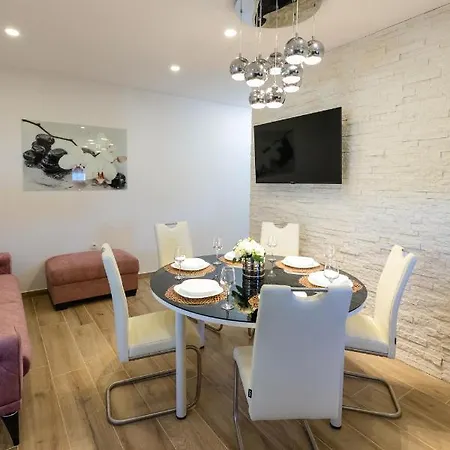 Laura Apartment