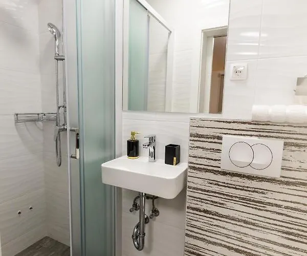 Laura Апартаменты Вир