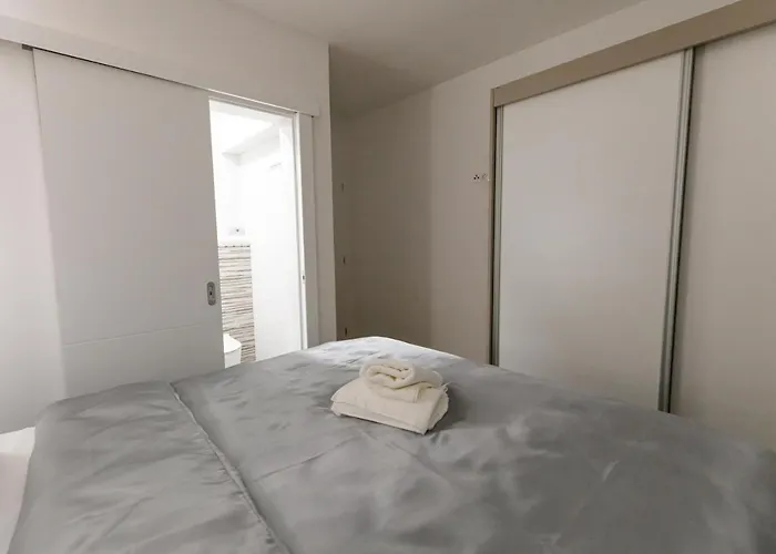 Laura Apartment *