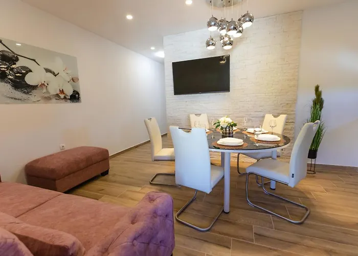 Laura Apartment